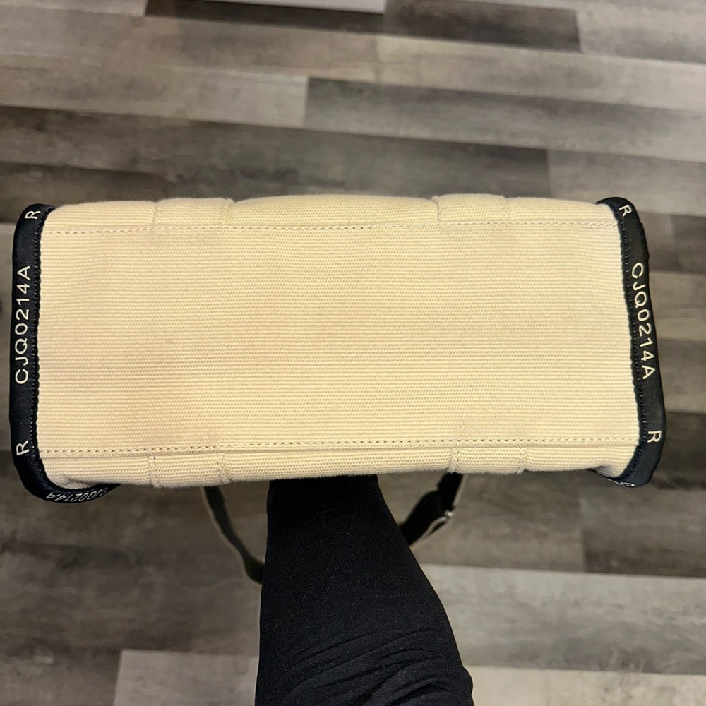 Marc Jacobs The Jacquard Medium Tote Bag Cream Black Logo Crossbody Strap - Picture 7 of 7